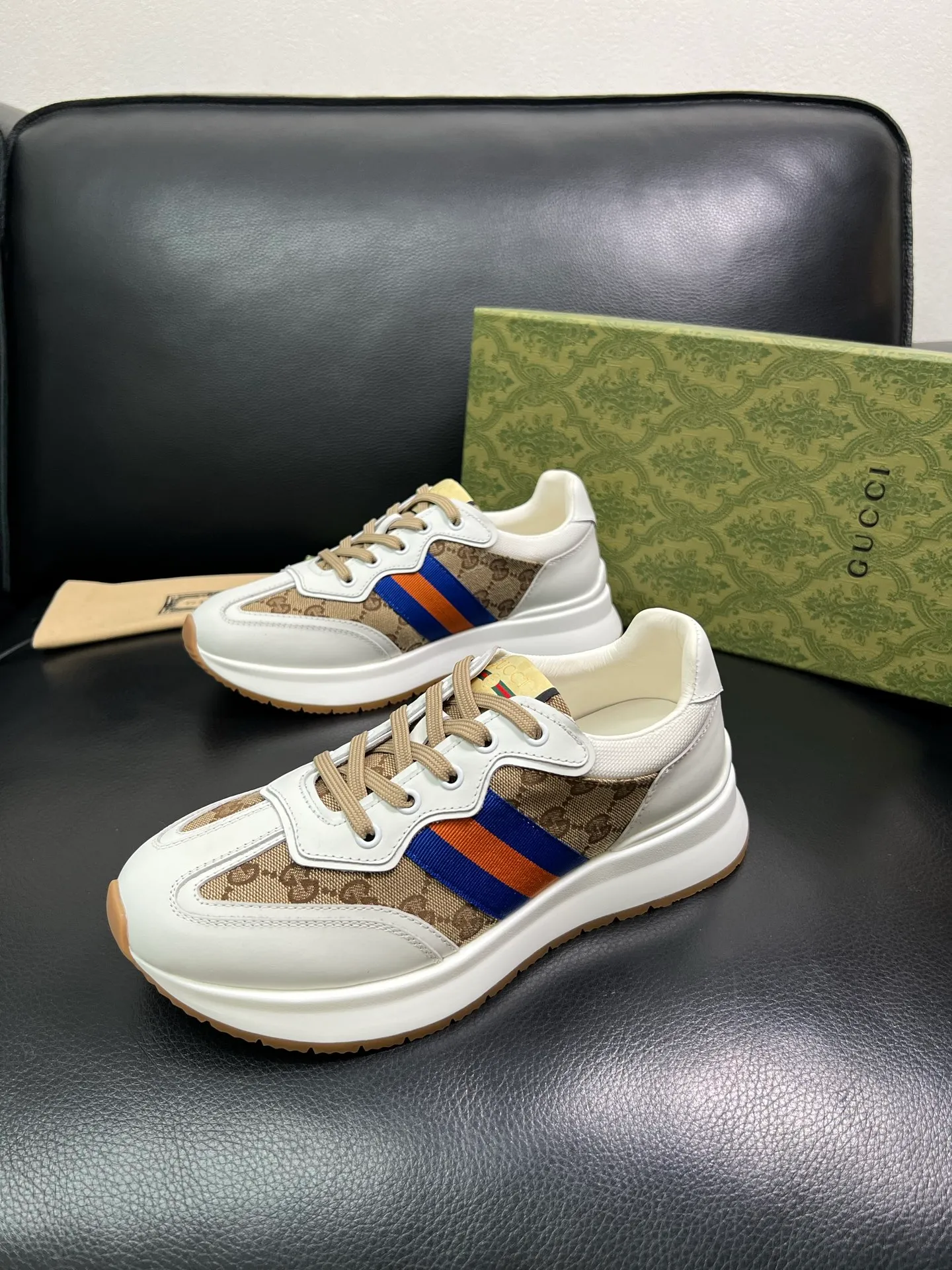Men's shoes 💰800 Gucci top purchasing Gucci counter new model, original factory configuration of imported cowhide from Italy with printed cloth fabric, imported cowhide lining, breathable and comfortable, sole: original factory special sole is super comfortable, original factory and single goods are high quality, welcome to compare, code number 38-44 (customized 45 46) 85865